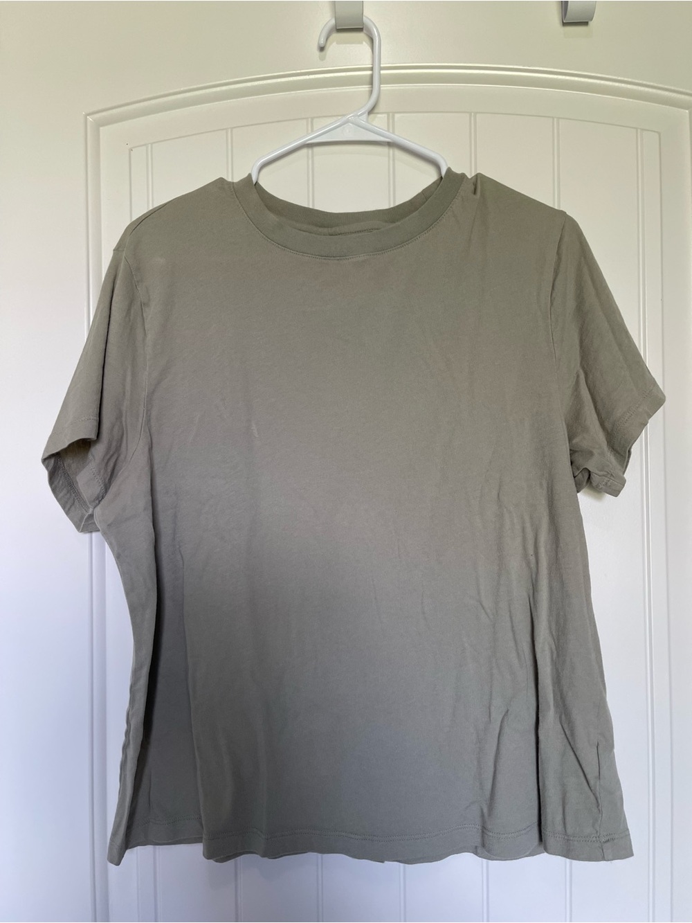 American Eagle Outfitters Men's Short-Sleeve Crew Tee in Olive